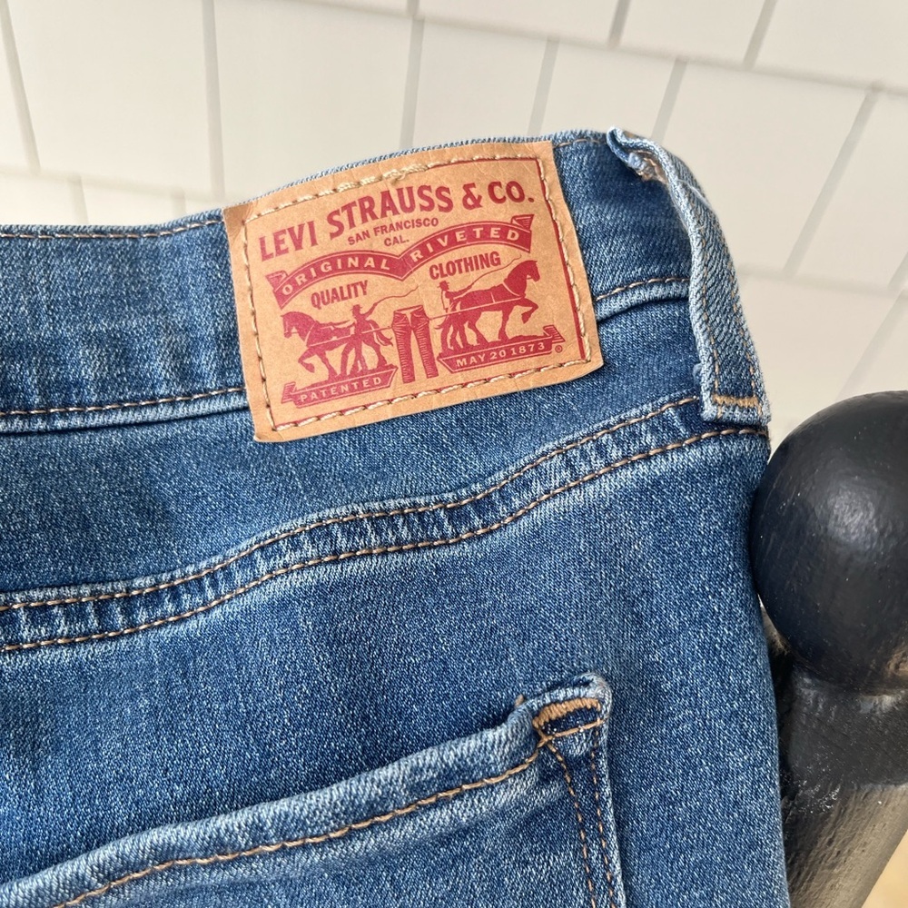 Levi's Classic Distressed Skinny Jeans - Blue - Picture 4 of 5